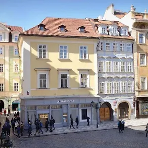 modern-flat-with-amazing-terrace-a-c-old-town-square.praguehotelsweb.com/
